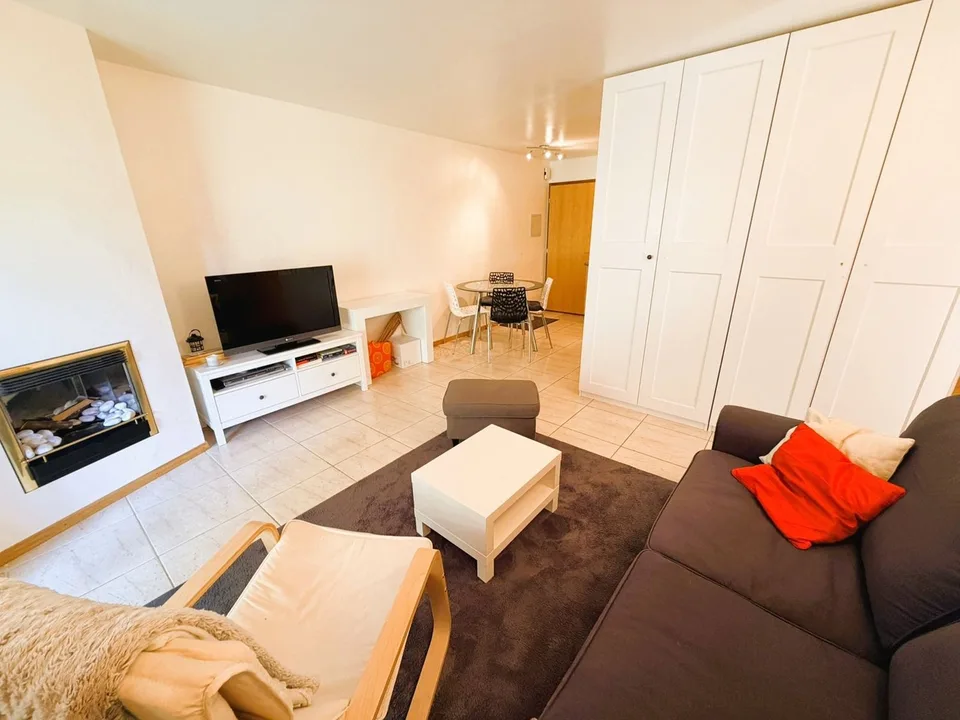Zur Saison: Prächtiges 2.5-Zimmer-Wohnung renoviert - Geräumig & hell - Ruhige Lage - Gut gelegen - Schöne Aussicht