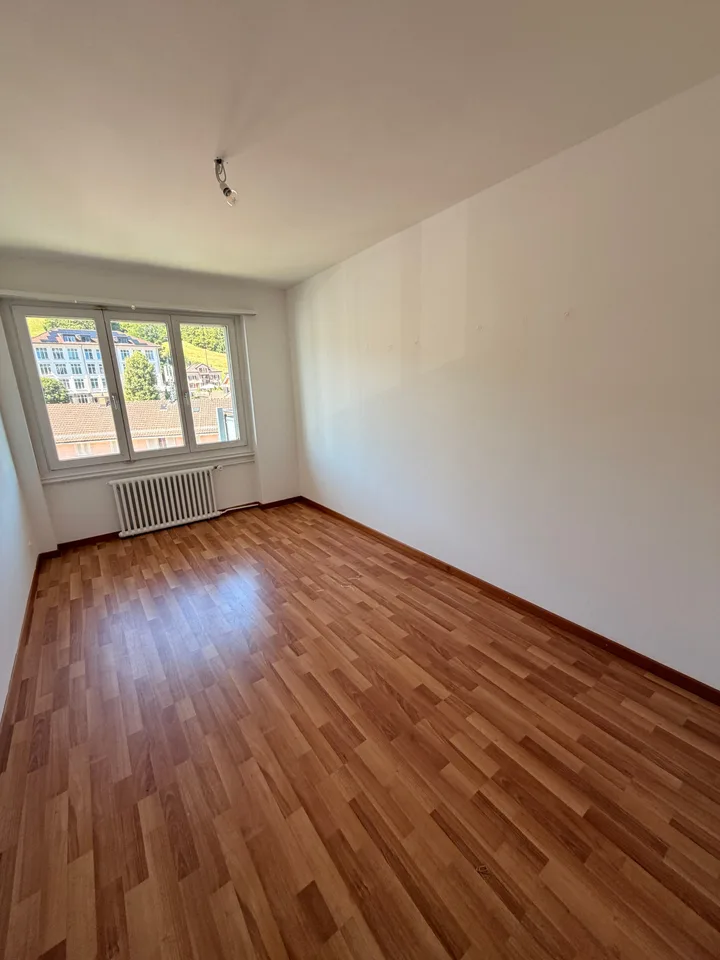 Appartement lumineux 4 pièces avec balcon et belle vue à Herisau