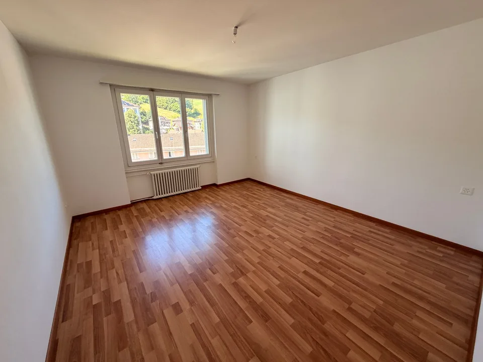Appartement lumineux 4 pièces avec balcon et belle vue à Herisau