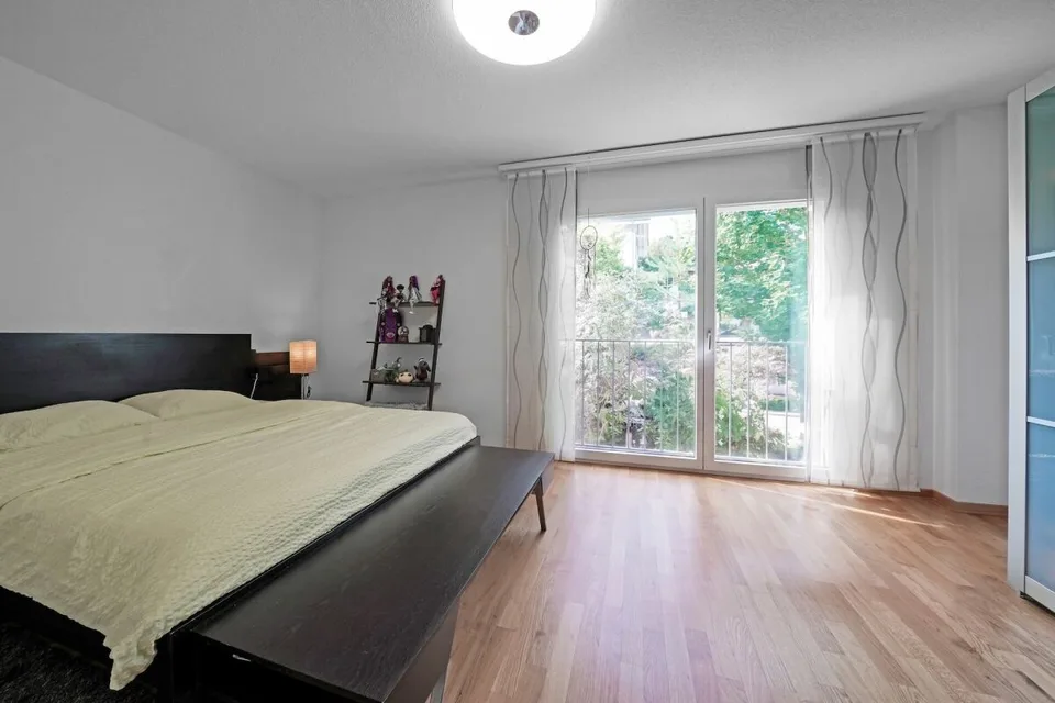 Modernes 5.5-Zimmer-Eck-Reihenhaus mit Wärmepumpe & Solaranlage – Foto 13 von 21