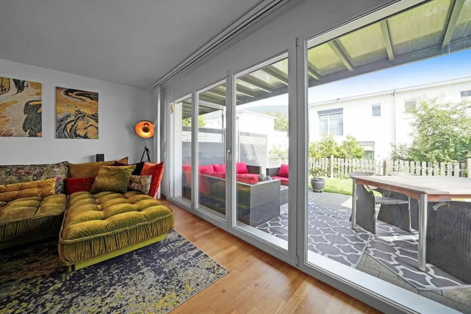 Modernes 5.5-Zimmer-Eck-Reihenhaus mit Wärmepumpe & Solaranlage – Foto 5 von 21