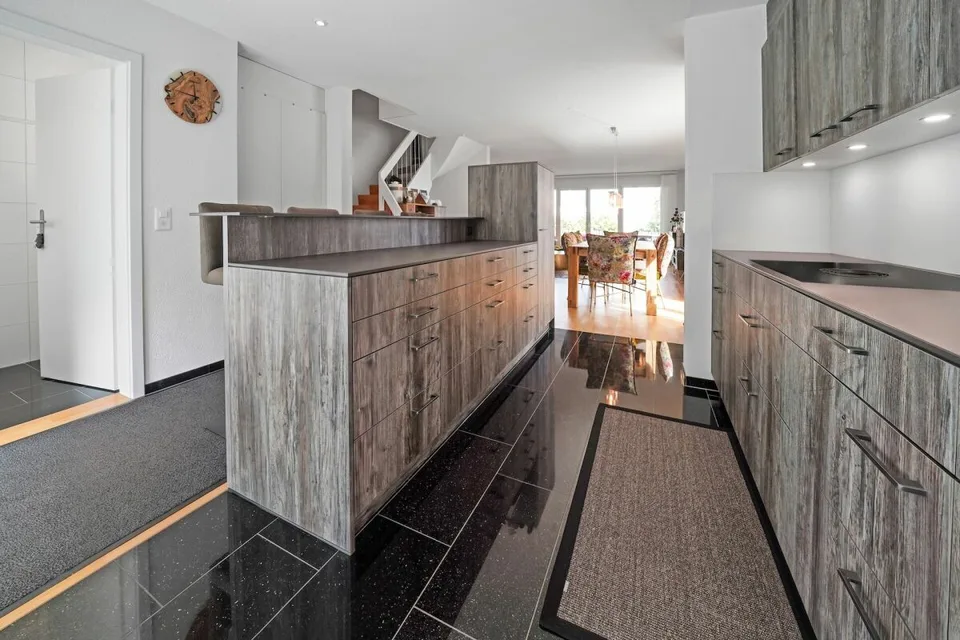 Modernes 5.5-Zimmer-Eck-Reihenhaus mit Wärmepumpe & Solaranlage – Foto 7 von 21