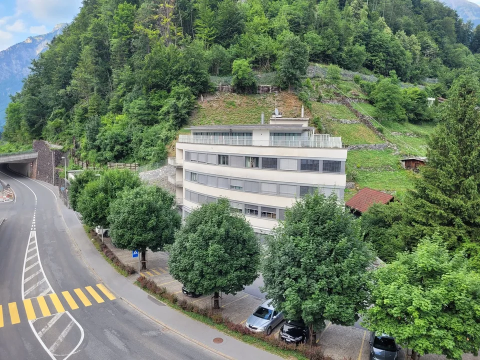 Ertragsstarkes Mehrfamilienhaus mit 10 Wohnungen in Schwanden GL – Foto 11 von 14