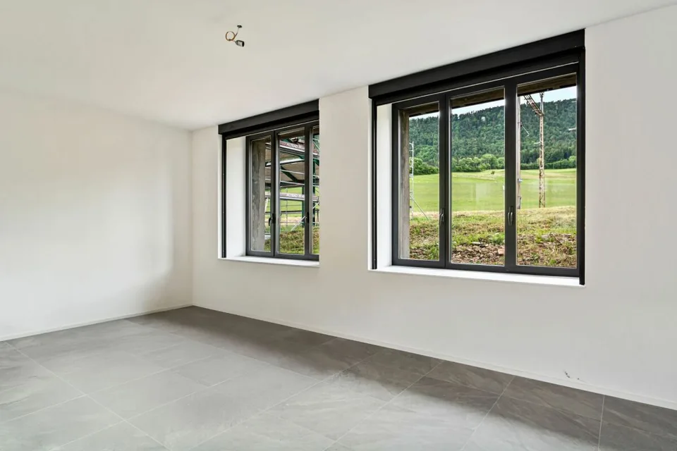 Courtelary, wunderschöne 4.5-Zimmer-Wohnung im Erdgeschoss