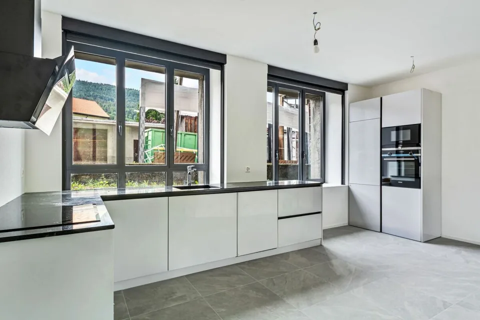 Courtelary, wunderschöne 4.5-Zimmer-Wohnung im Erdgeschoss