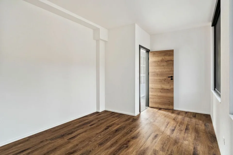 Courtelary, wunderschöne 4.5-Zimmer-Wohnung im Erdgeschoss