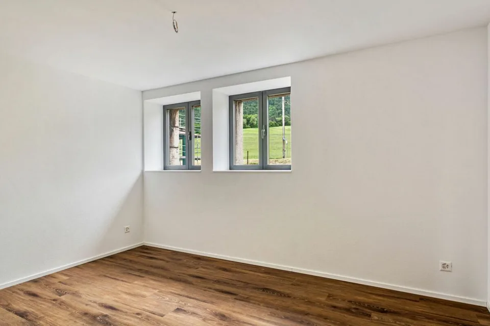 Courtelary, wunderschöne 4.5-Zimmer-Wohnung im Erdgeschoss