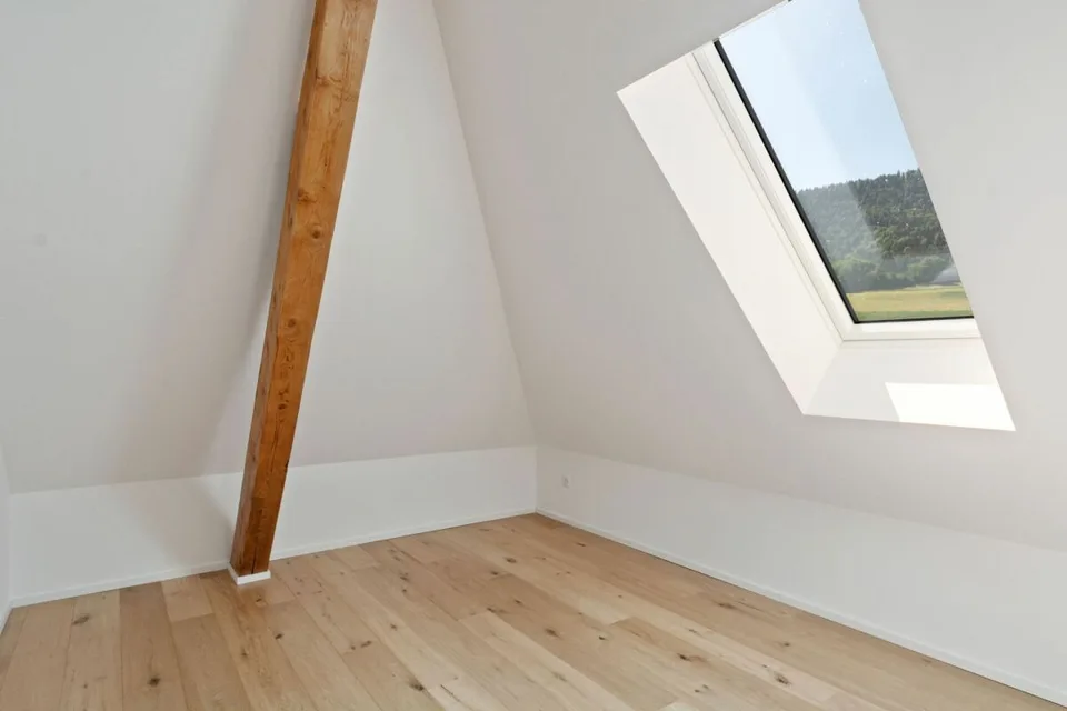 Courtelary, wunderschönes 4.5-Zimmer-Dachapartment