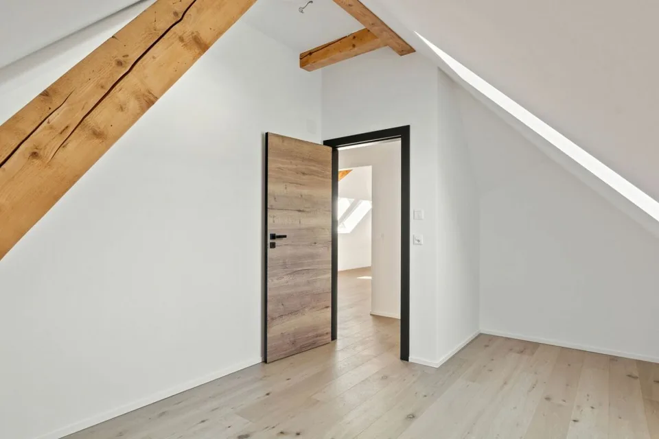 Courtelary, wunderschönes 4.5-Zimmer-Dachapartment