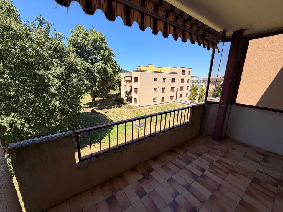 Bright 3.5-room apartment with balcony and beautiful view in Sirnach