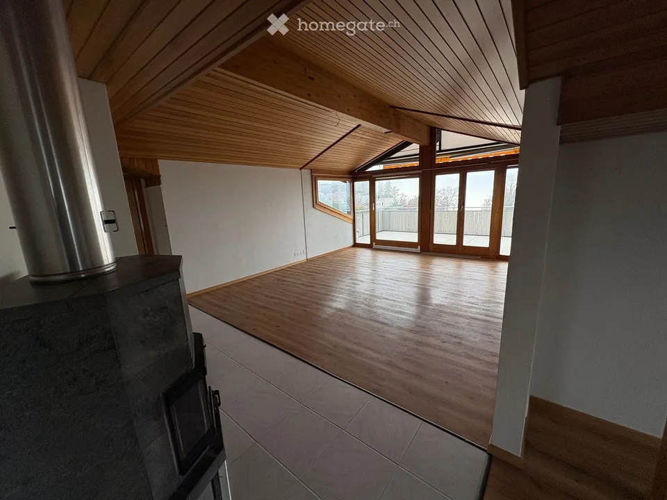 4.5-Zimmer-Dachwohnung mit Berg- und Seesicht in Greppen