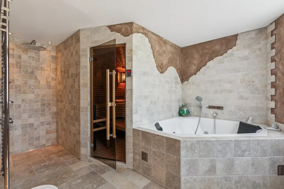 Sublimes Dachgeschoss-Duplex mit atemberaubendem Blick auf den Gruyère-See – Foto 9 von 22