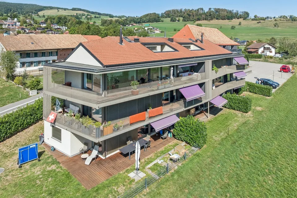 Sublimes Dachgeschoss-Duplex mit atemberaubendem Blick auf den Gruyère-See – Foto 10 von 22
