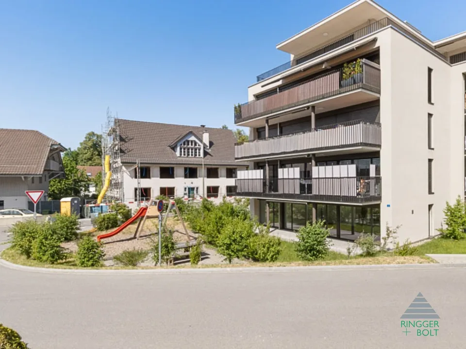 Moderne 2.5-Zimmer-Gartenwohnung mit grosszügigem Sitzplatz in Zwillikon