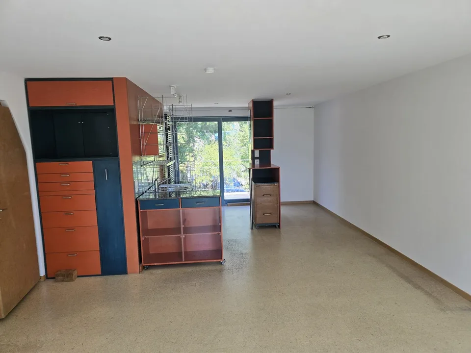 Belle partie de maison non conventionnelle pour les amoureux de jardin dans un excellent emplacement à Uesslingen