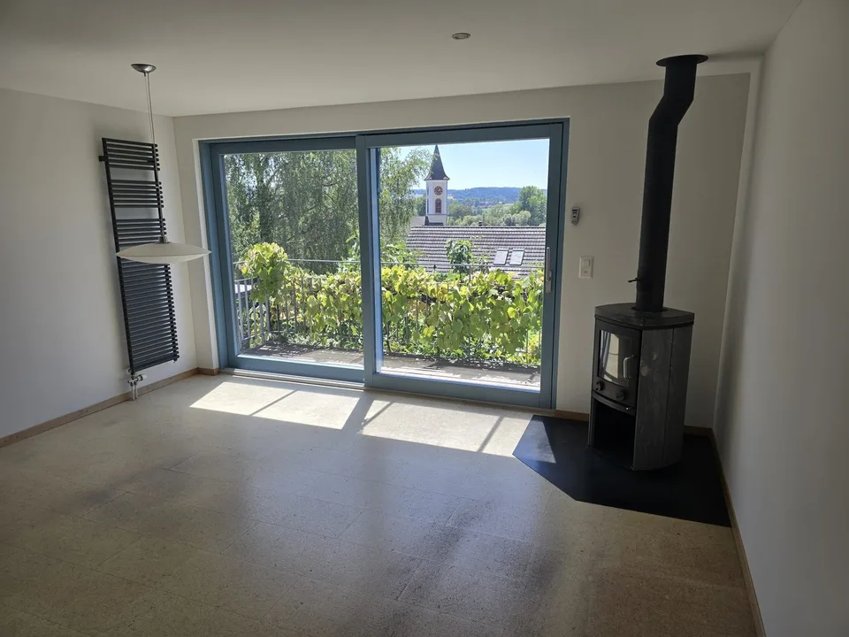 Belle partie de maison non conventionnelle pour les amoureux de jardin dans un excellent emplacement à Uesslingen