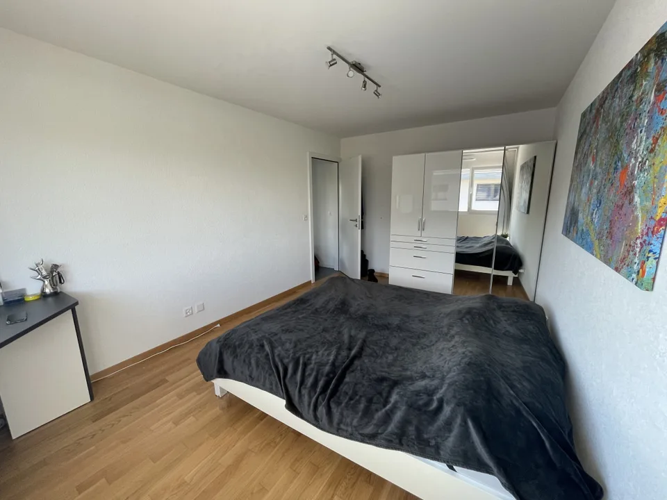 PRÄCHTIGES APPARTEMENT MIT BALKON IN 200M ENTFERNUNG ZUM SEE