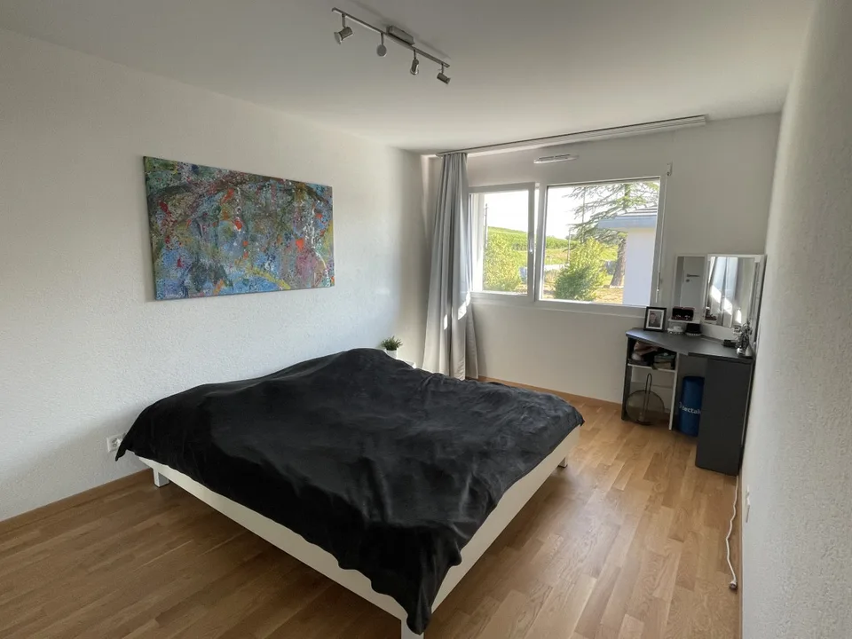 PRÄCHTIGES APPARTEMENT MIT BALKON IN 200M ENTFERNUNG ZUM SEE