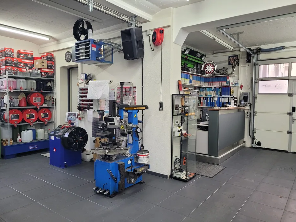 Atelier de car et de moto entièrement équipé avec 143 m² – photo 3 sur 15