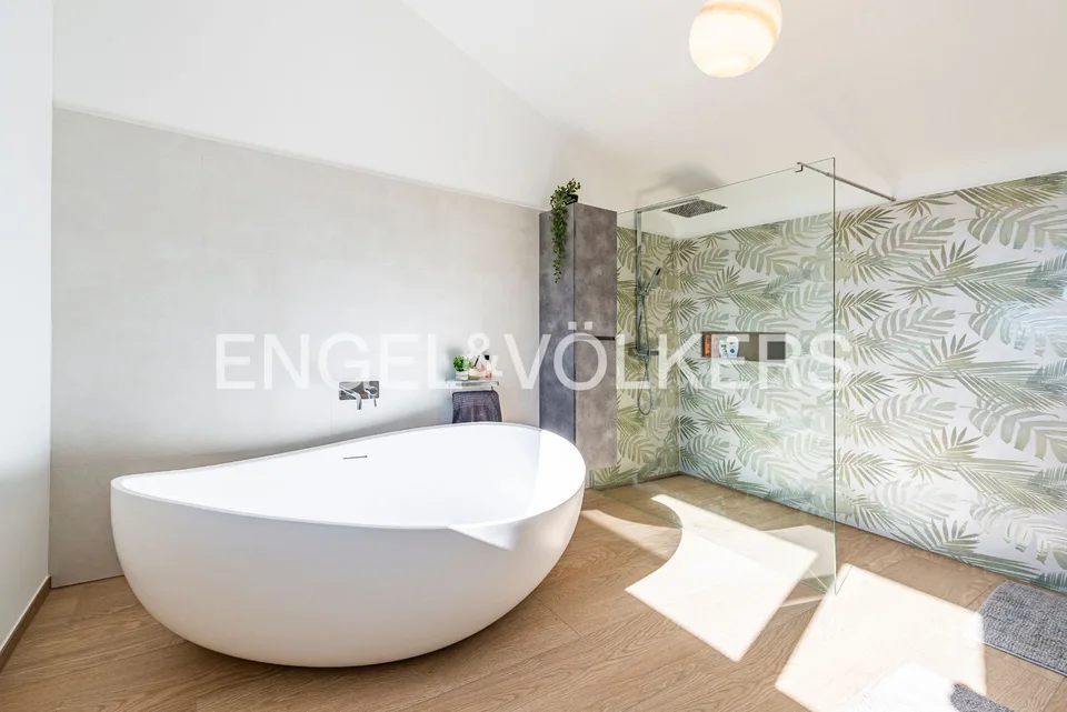 Vaste villa dans le vert avec beaucoup de potentiel – photo 12 sur 13