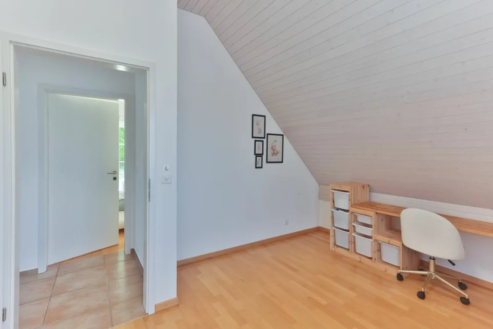 Exklusives Landhaus mit Pool & idyllischem Garten in Pfungen – Foto 18 von 19