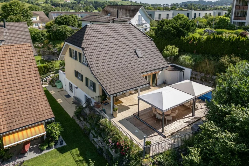 Exklusives Landhaus mit Pool & idyllischem Garten in Pfungen – Foto 2 von 19