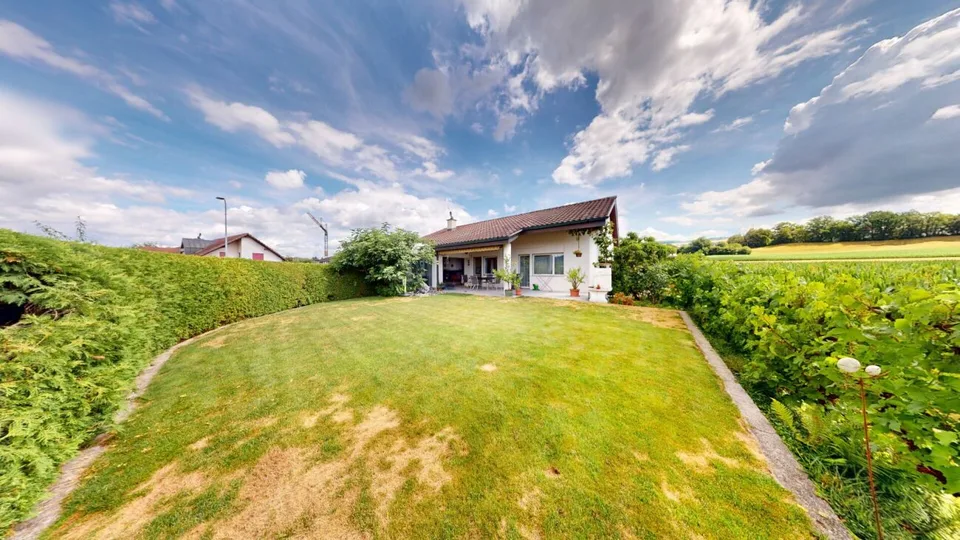 RISERVATO. Affascinante casa unifamiliare di 5,5 locali con vista sulle Alpi e giardino da sogno – foto 13 di 13