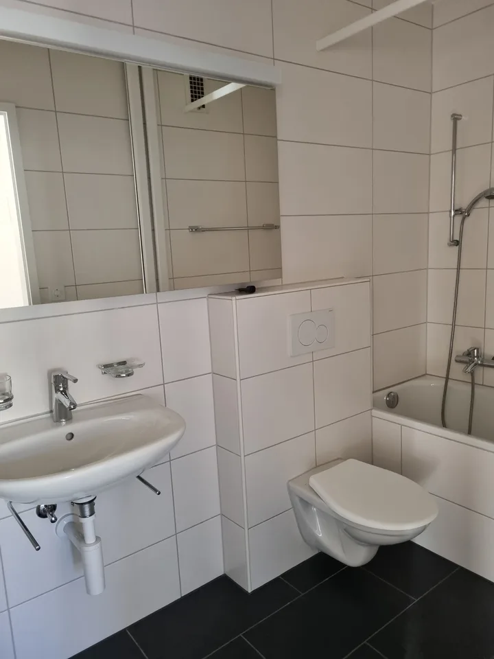 3-Bedroom Apartment with Sunny Balcony