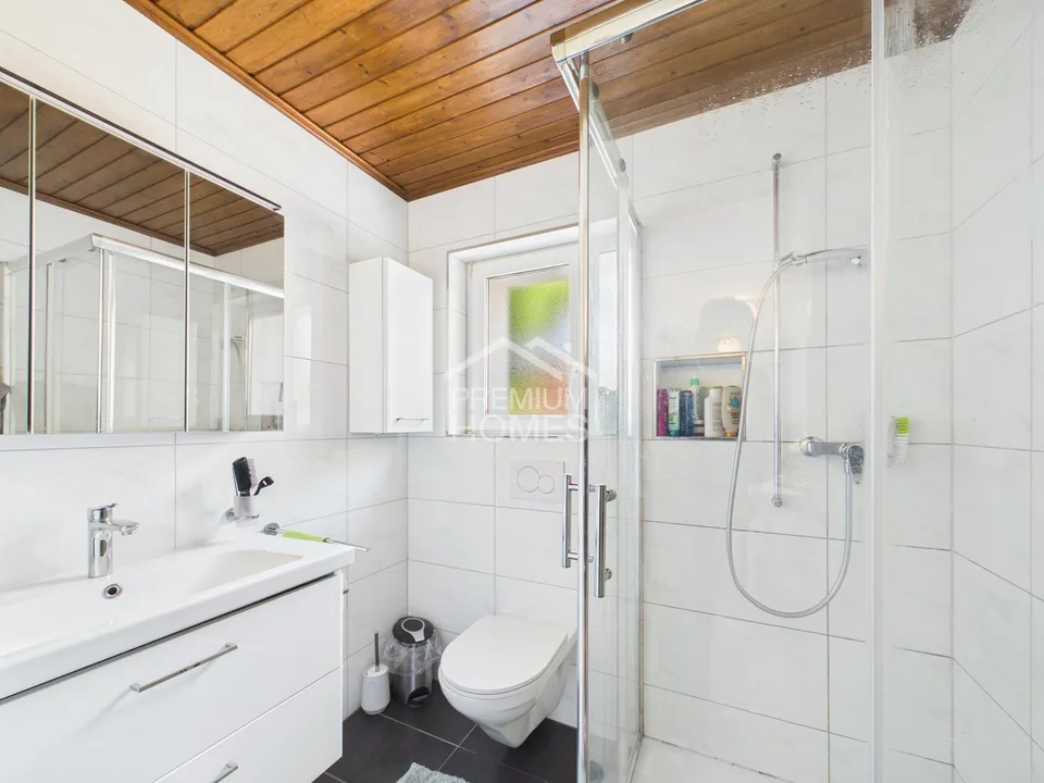 Familienhaus mit grosszügigem Grundstück – Foto 6 von 9