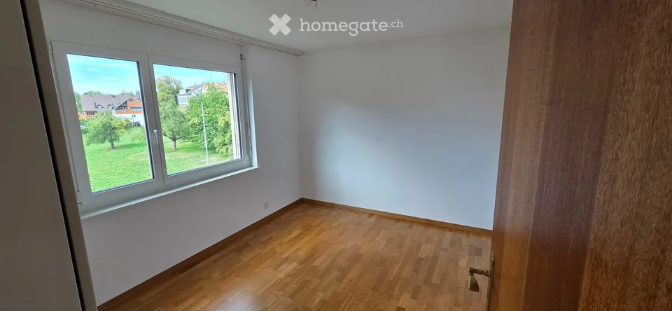 Helle 4.5-Zimmer-Wohnung mit Balkon und schöner Aussicht in Wangen-Brüttisellen