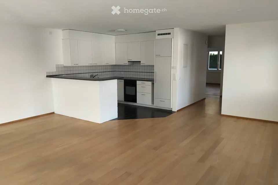 Schöne 3.5 Zimmer Wohnung mit eigenem Garten in Waltenschwil