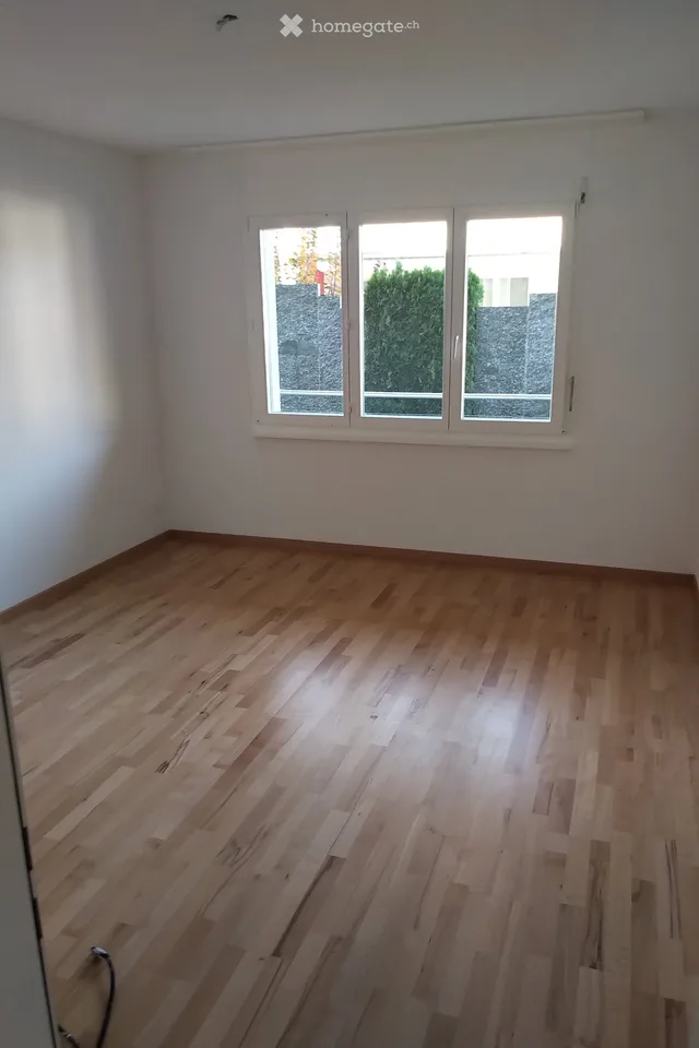 Schöne 3.5 Zimmer Wohnung mit eigenem Garten in Waltenschwil