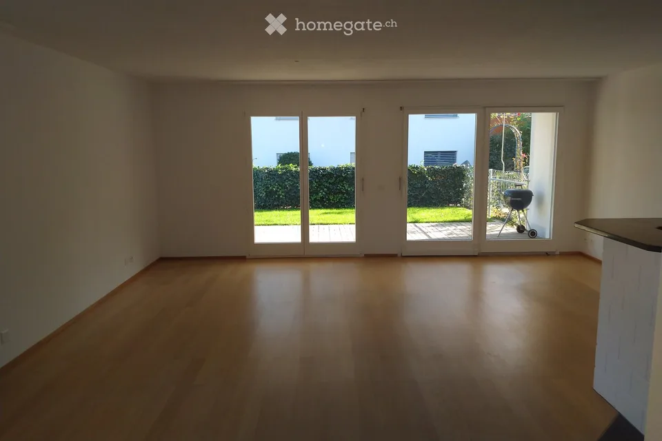 Schöne 3.5 Zimmer Wohnung mit eigenem Garten in Waltenschwil