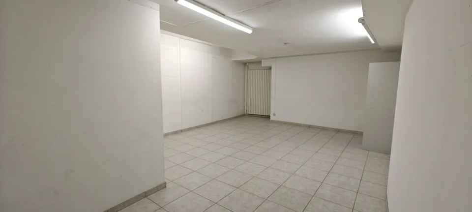Lokal im Erdgeschoss und Keller – Foto 4 von 8