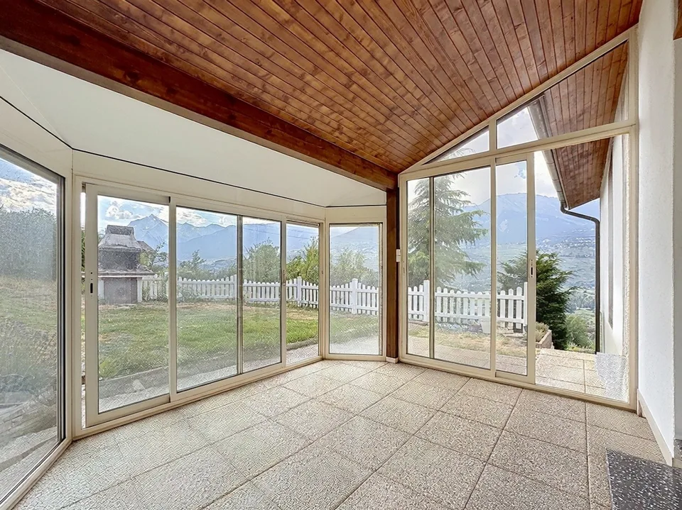 Sion, villa de 5.5 pièces de 197m2 sur les hauts de Bramois, en pleine nature, garage, couvert et places de parc – photo 10 sur 24