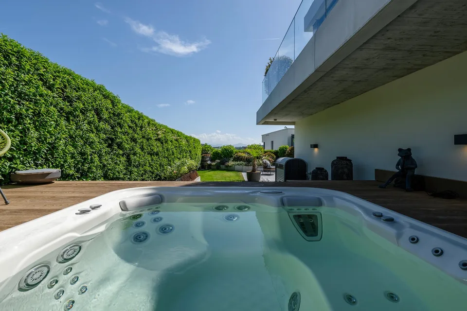 Exclusivity, Elegance & Plenty of Space – photo 7 of 9