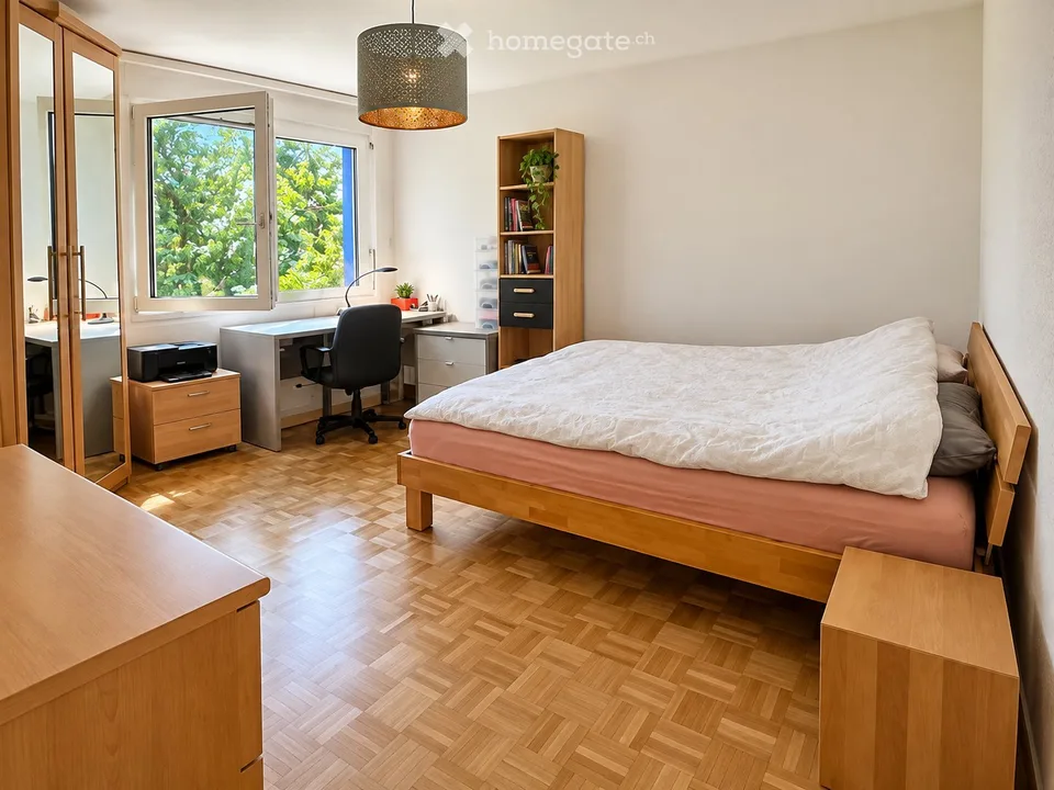 4,5 Zimmer, 97 m² in Renens, Balkon und innenliegender Parkplatz