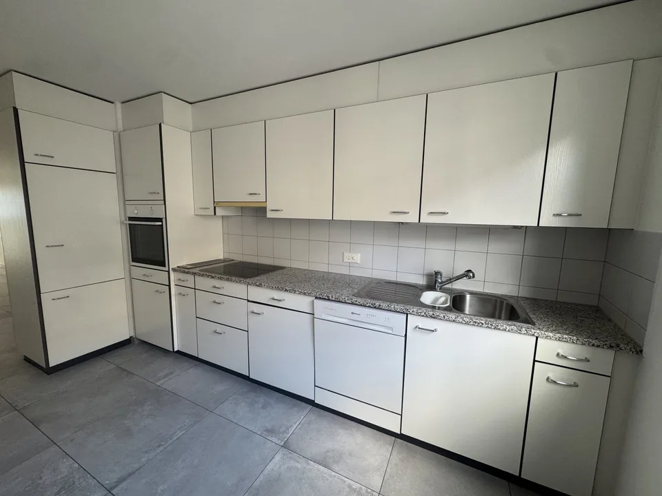 02507 - Appart. 3½ LOCALI - RUE LOCARNO 2 - FRIBOURG – foto 3 di 10