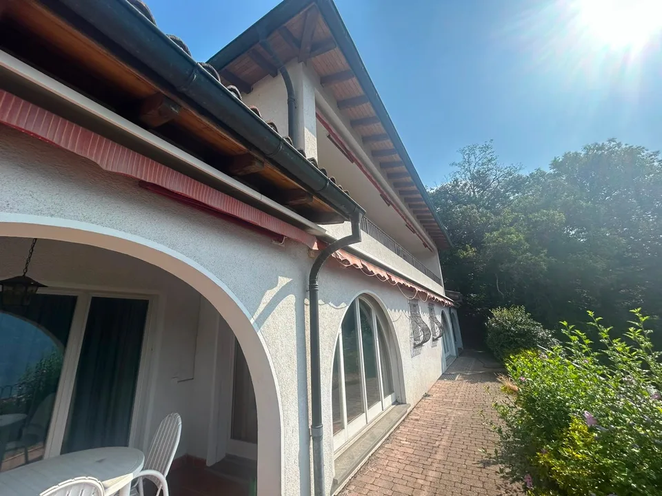 Incantevole casa unifamiliare ad Orselina con piscina e vista panoramica – foto 2 di 17