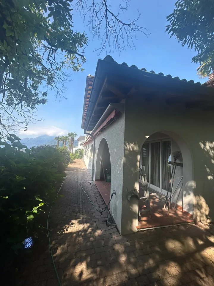 Incantevole casa unifamiliare ad Orselina con piscina e vista panoramica – foto 4 di 17