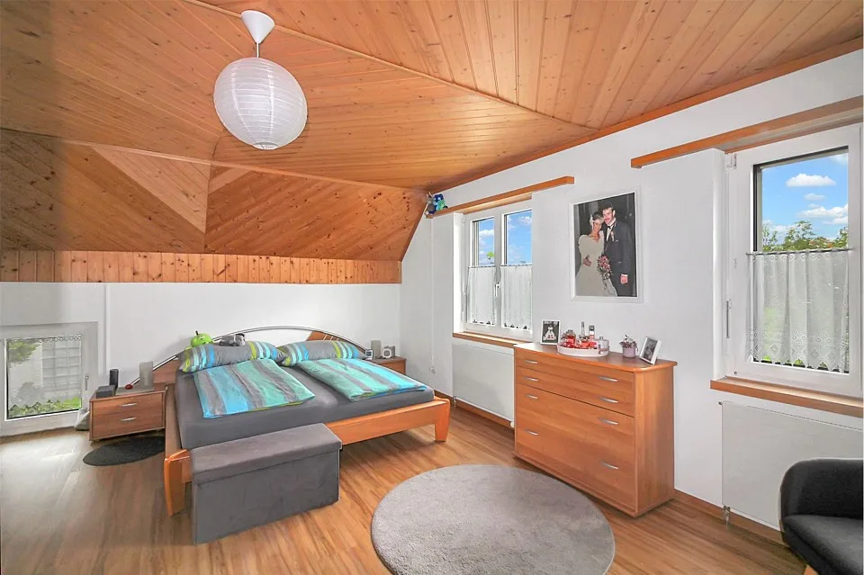Maison unifamiliale 4½ pièces avec espace de vie généreux dans un emplacement central – photo 10 sur 13