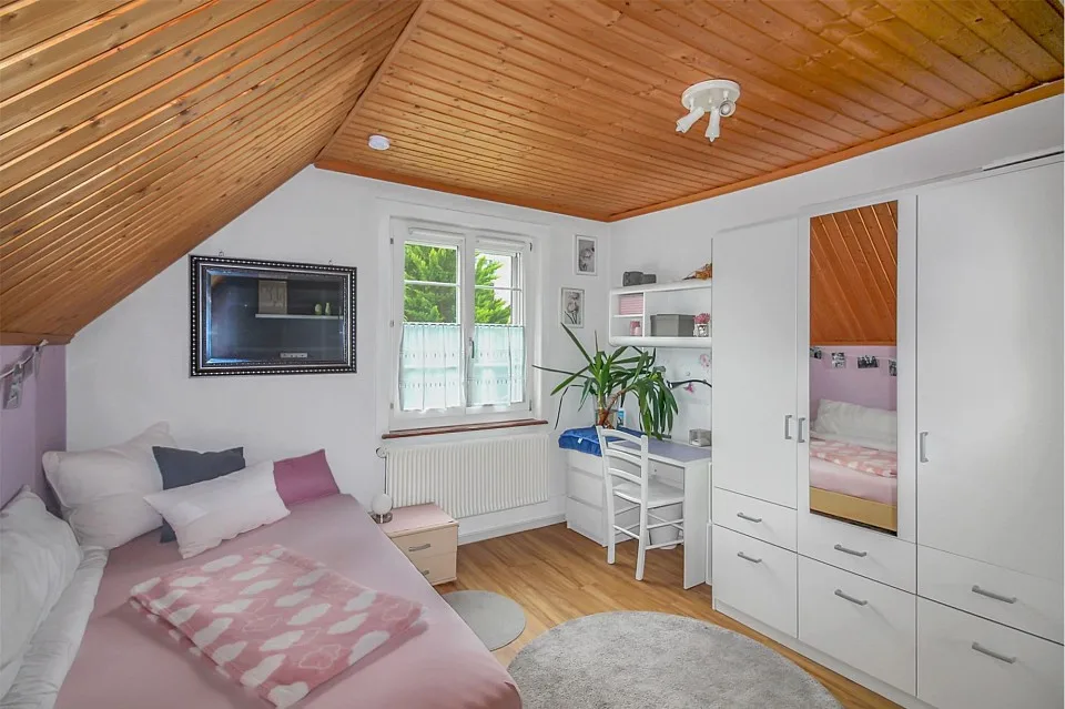 Maison unifamiliale 4½ pièces avec espace de vie généreux dans un emplacement central – photo 11 sur 13