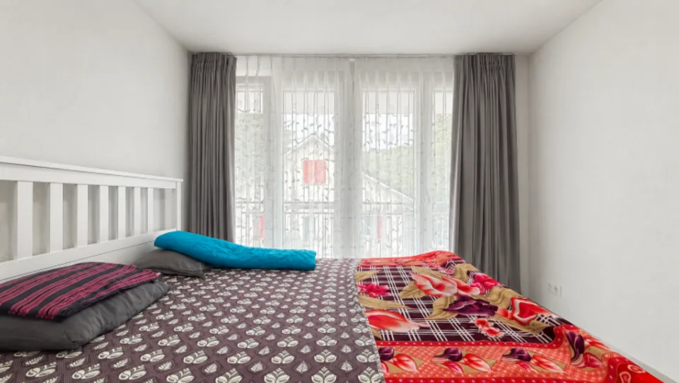 Neuwertiges 6.5 Zimmer-Eckhaus mit viel Platz, Terrassen und hervorragender Verkehrsanbindung – Foto 12 von 15