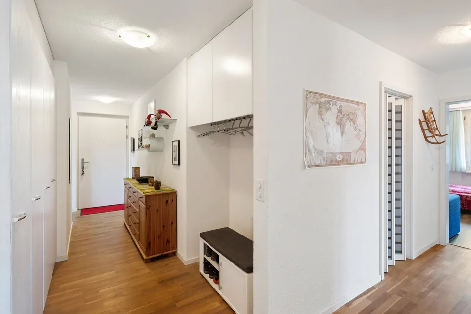 SONNIGE 4.5-ZIMMER-WOHNUNG MIT WEITBLICK INS GRÜNE – Foto 12 von 25