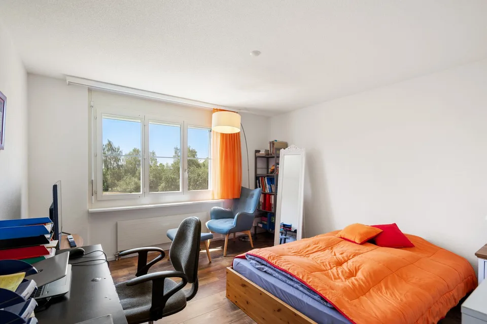 SONNIGE 4.5-ZIMMER-WOHNUNG MIT WEITBLICK INS GRÜNE – Foto 7 von 25