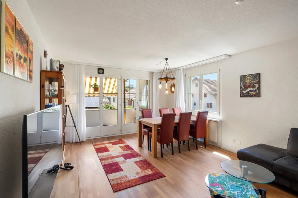 SONNIGE 4.5-ZIMMER-WOHNUNG MIT WEITBLICK INS GRÜNE – Foto 3 von 25