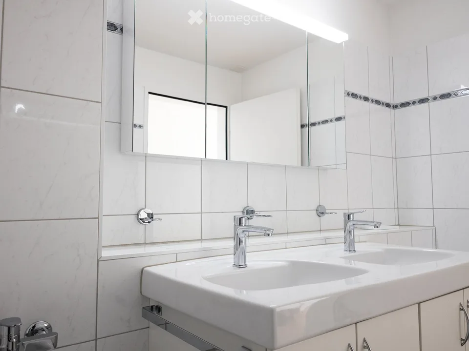 Bright 4.5-room apartment with balcony in Neerach