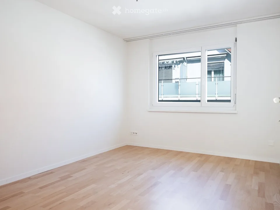 Bright 4.5-room apartment with balcony in Neerach