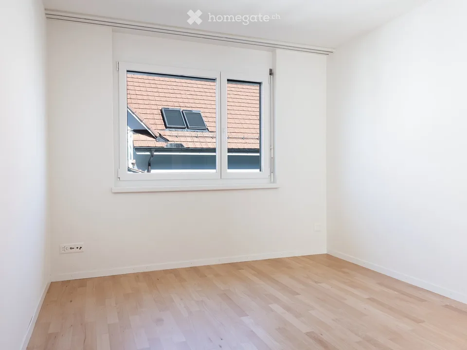 Bright 4.5-room apartment with balcony in Neerach
