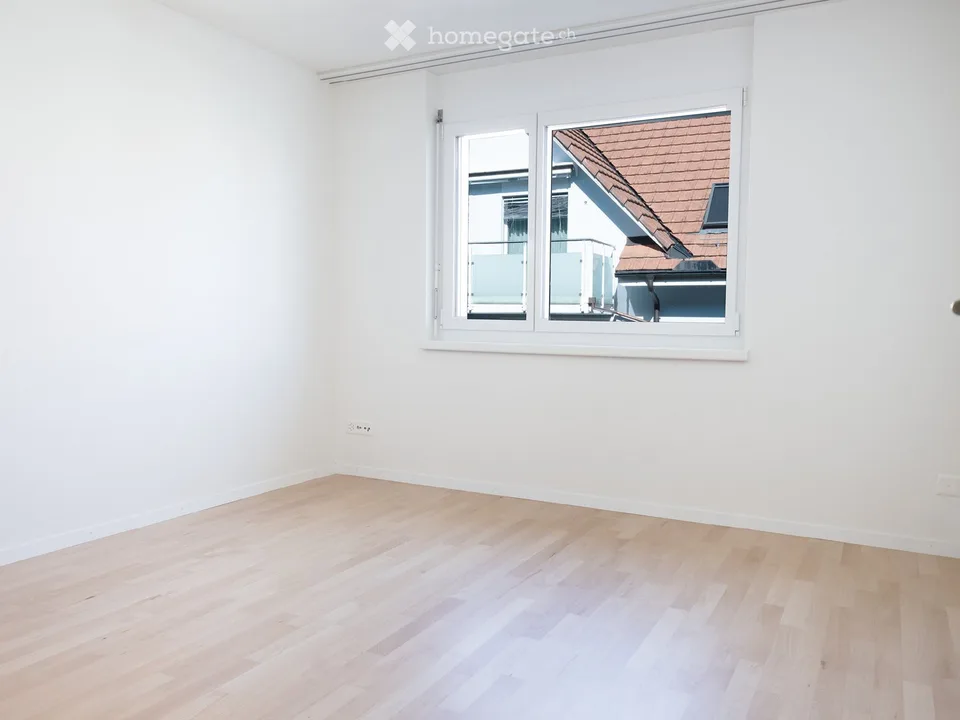 Bright 4.5-room apartment with balcony in Neerach